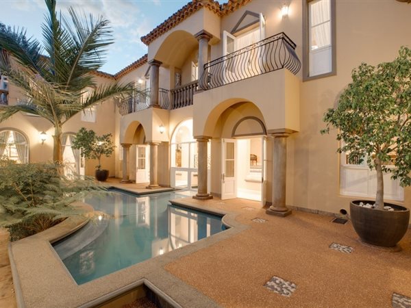 6 Bedroom House 6 Bedroom House