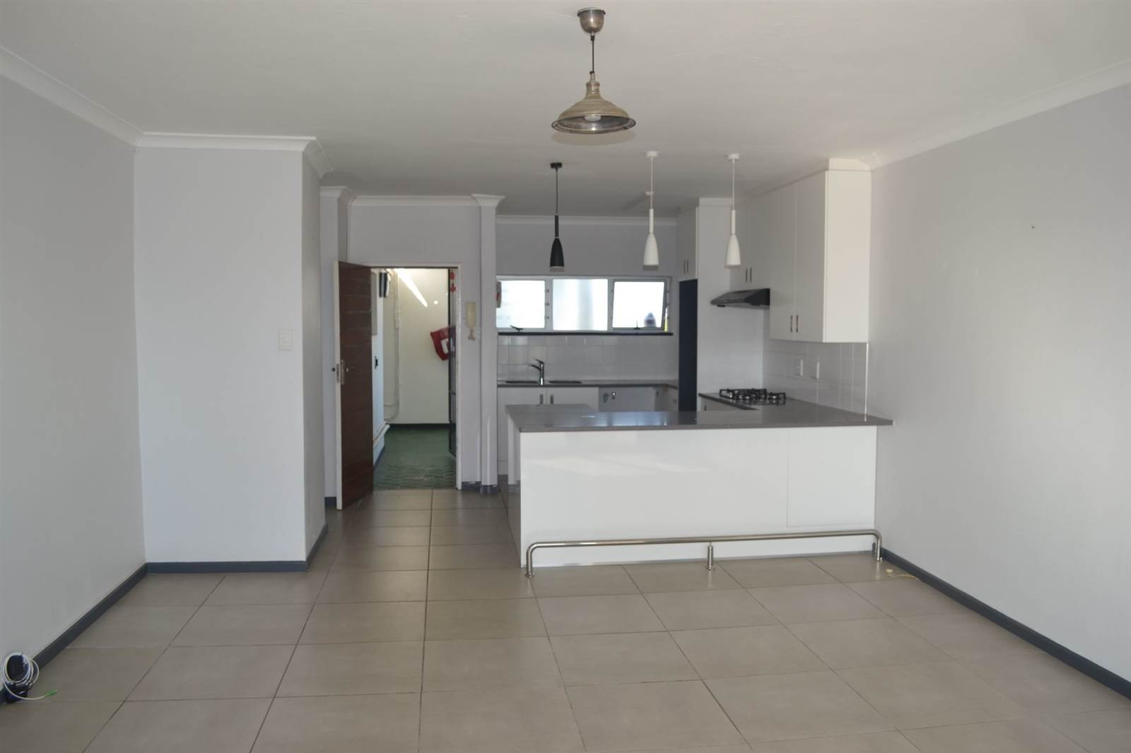 3 Bed Apartment in Humewood photo number 14