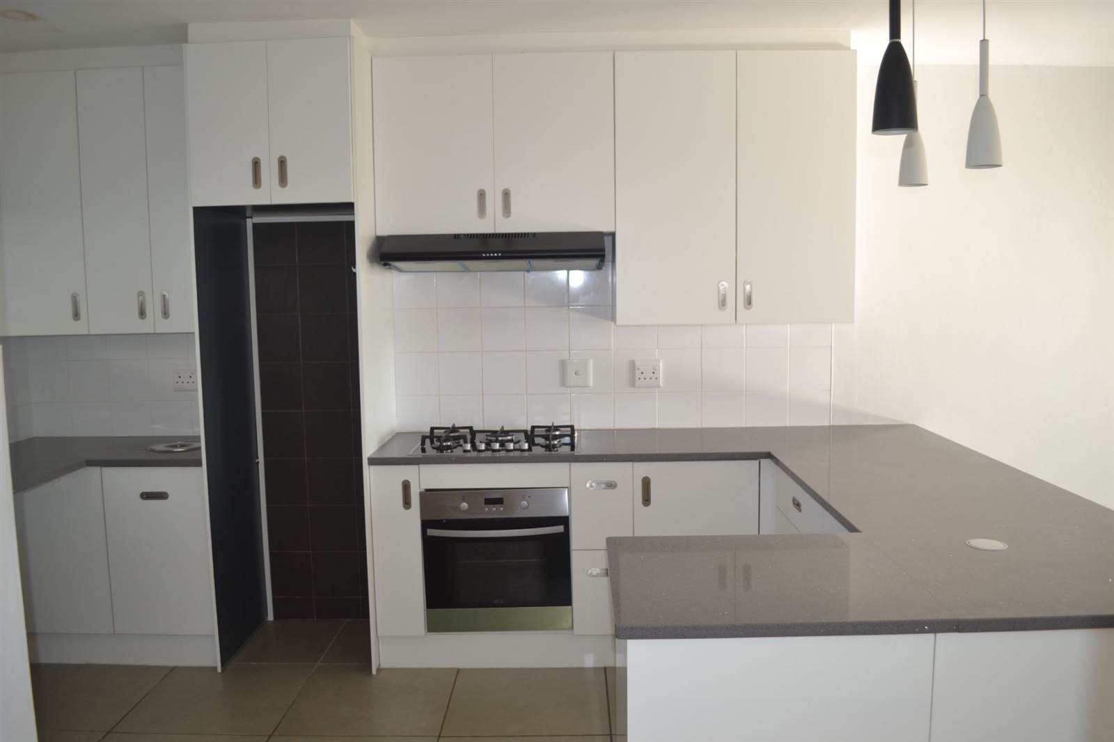 3 Bed Apartment in Humewood photo number 13