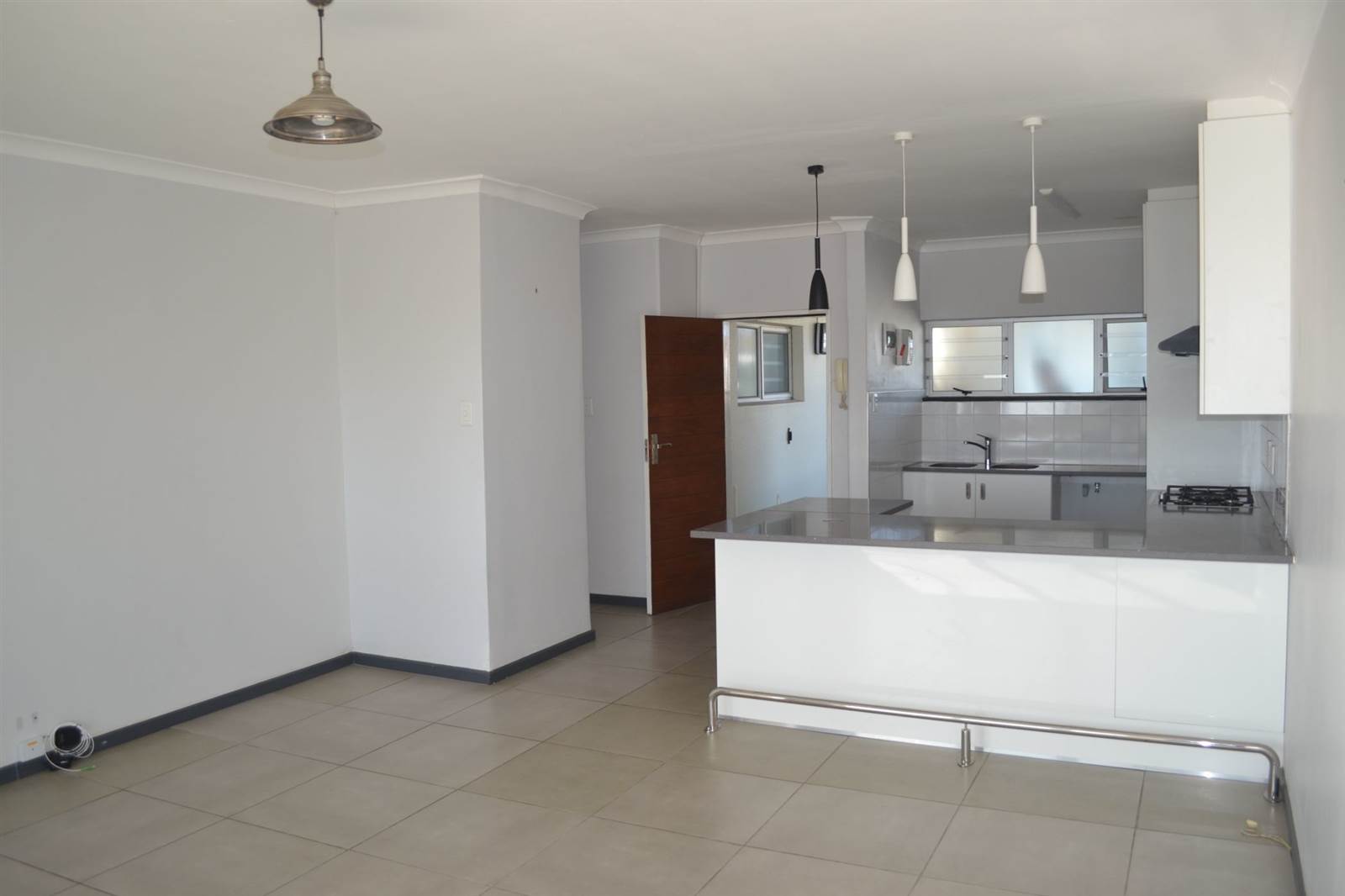 3 Bed Apartment in Humewood photo number 8