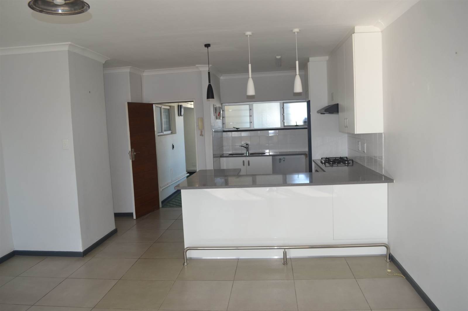 3 Bed Apartment in Humewood photo number 6