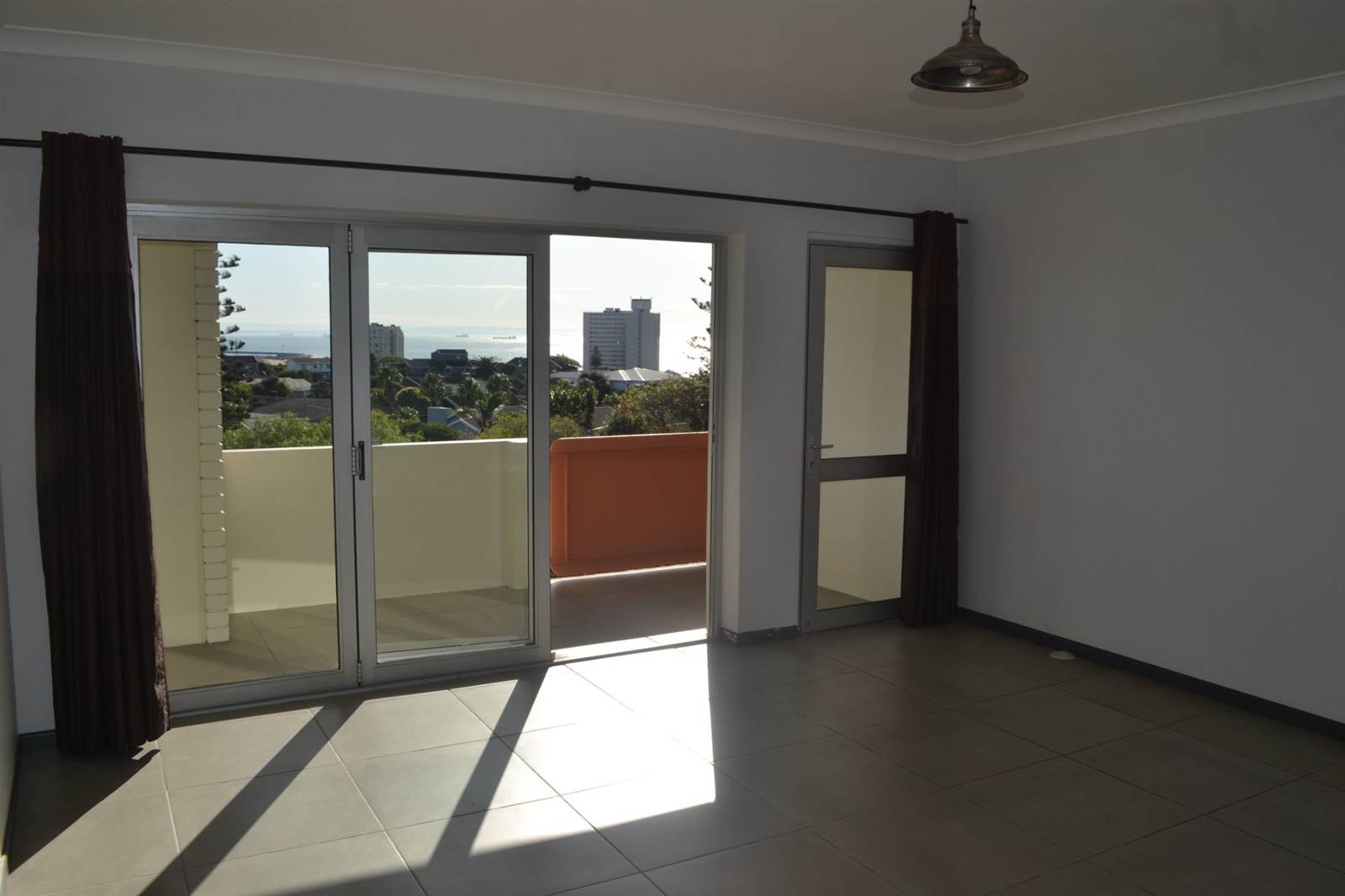 3 Bed Apartment in Humewood photo number 16