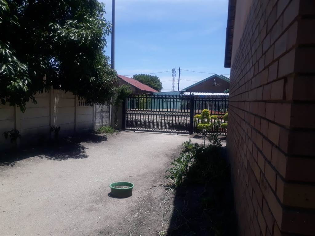 3 Bed House in Boitekong photo number 6