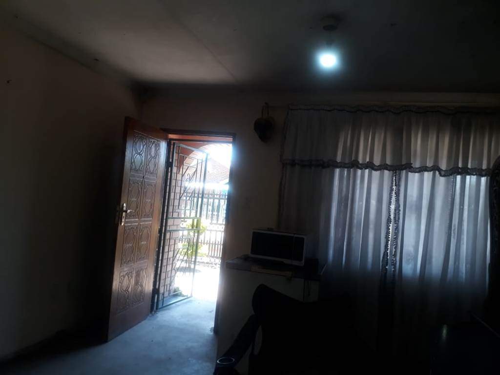 3 Bed House in Boitekong photo number 9