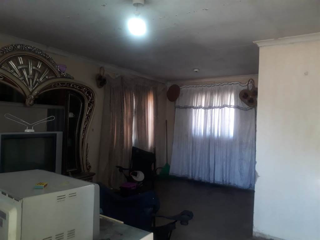 3 Bed House in Boitekong photo number 8