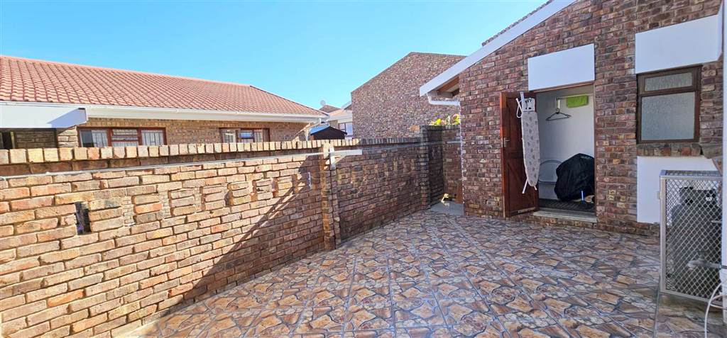 3 Bed Townhouse in Hartenbos photo number 20