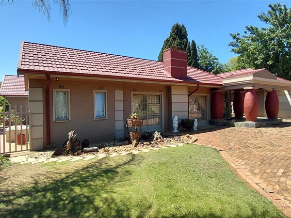 4 Bedroom House 4 Bedroom House