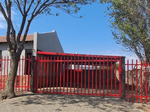 2 Bedroom Townhouse 2 Bedroom Townhouse