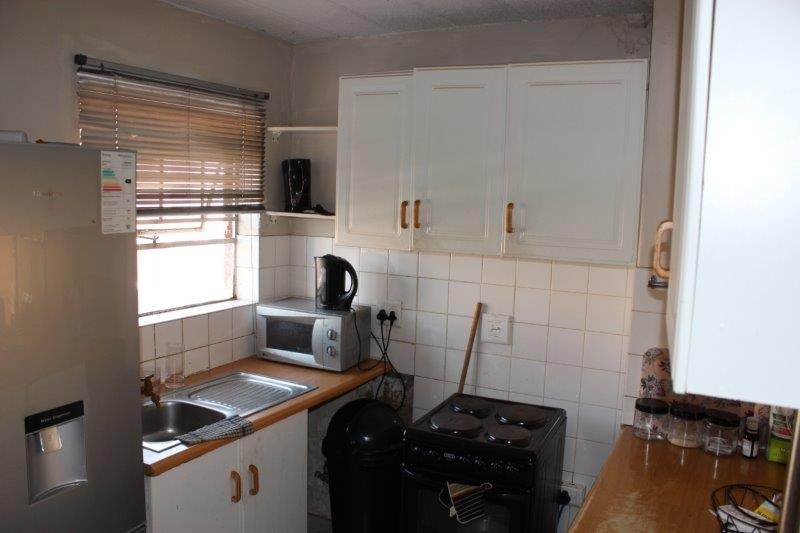 2 Bed Apartment in Kempton Park Central photo number 7