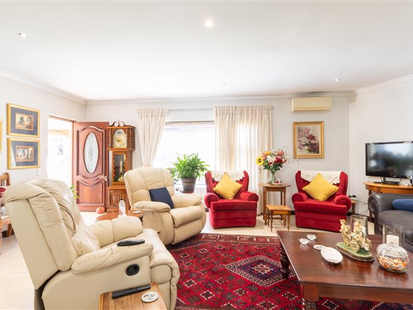 3 Bedroom Townhouse 3 Bedroom Townhouse