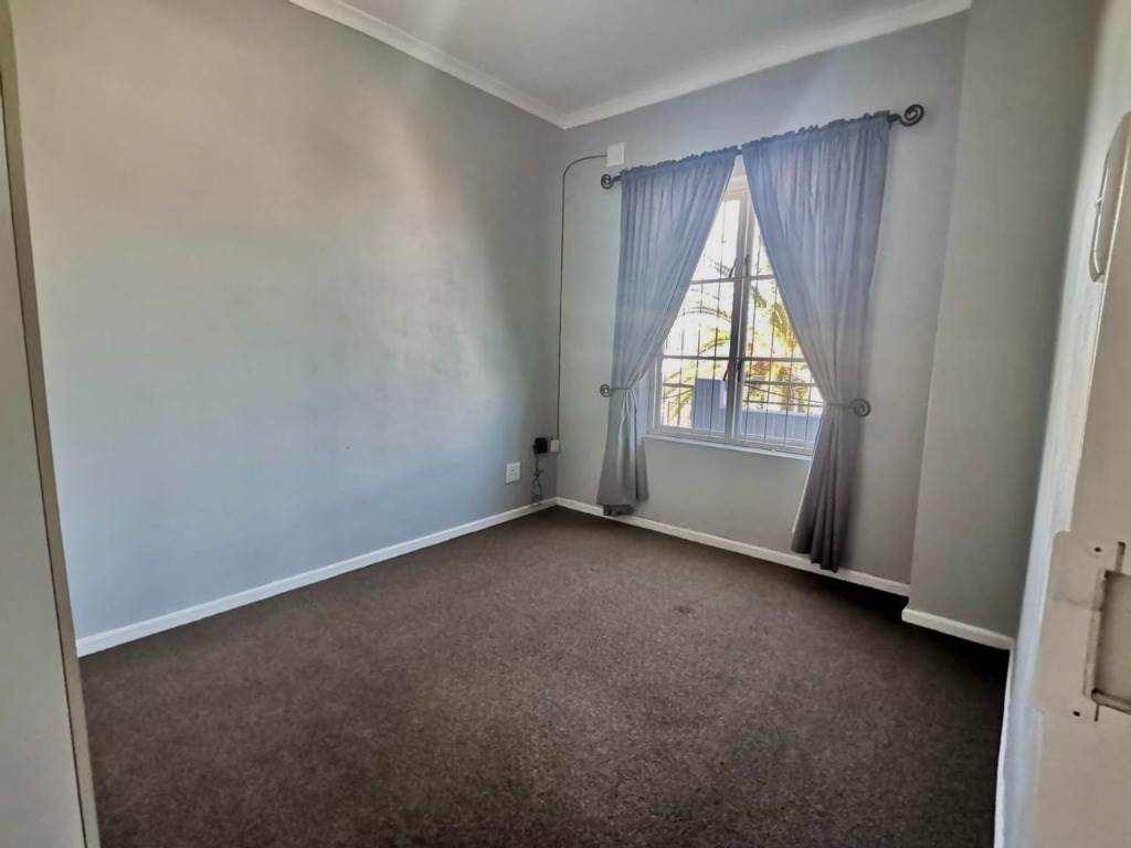 2 Bed Apartment in Parklands photo number 11