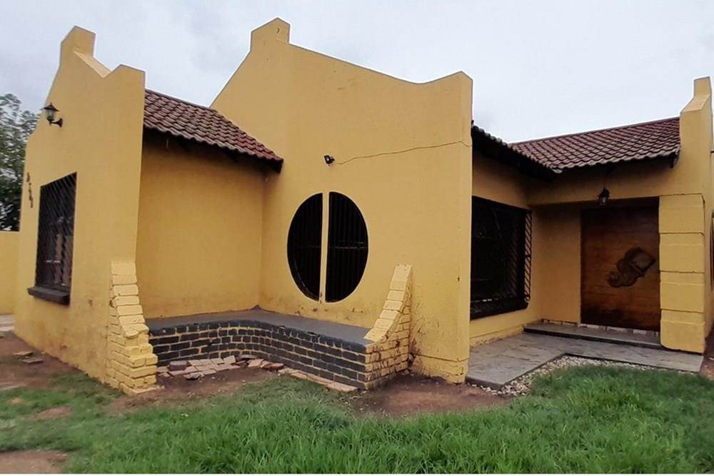 3 Bed House in Mabopane photo number 17