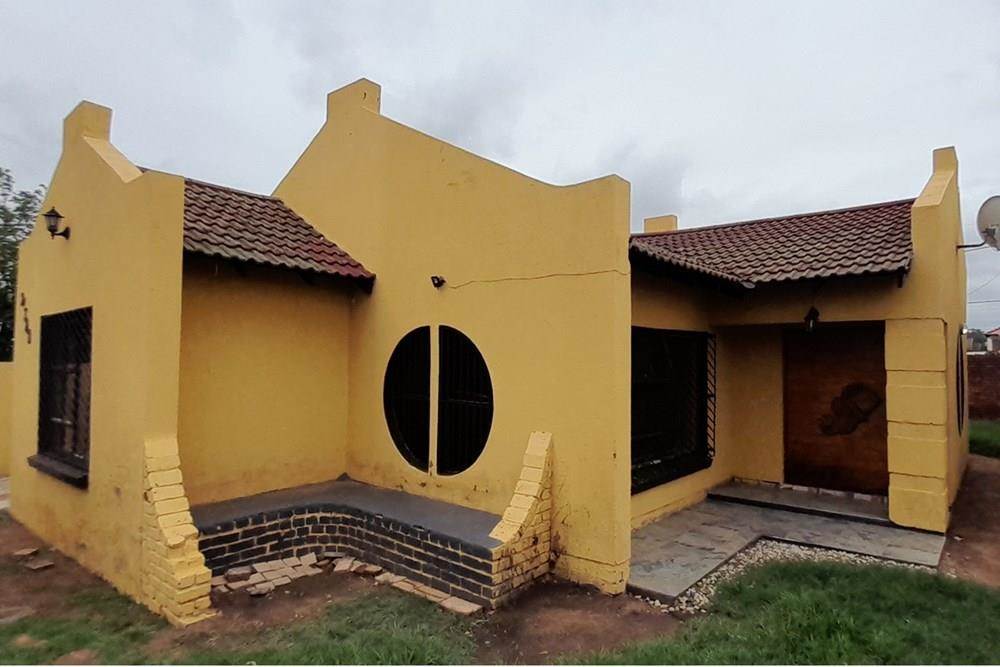 3 Bed House in Mabopane photo number 18