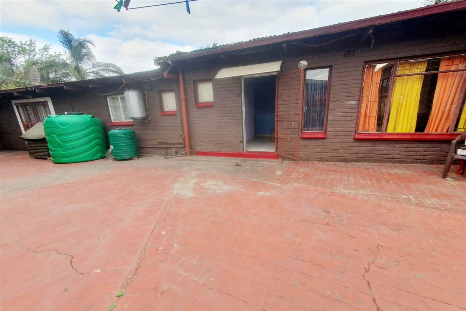 6 Bed House in Witbank Central photo number 16