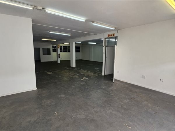 100  m² Retail Space