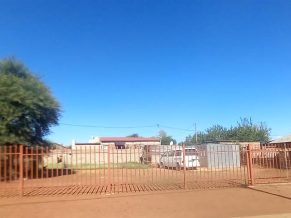 379 m² Land available in Ikageng