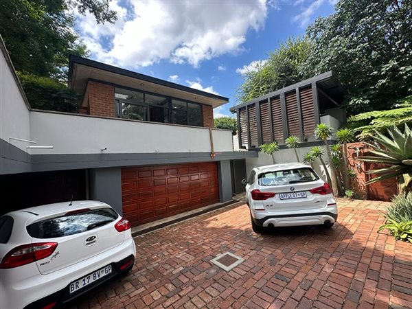 4 Bed House in Waterkloof