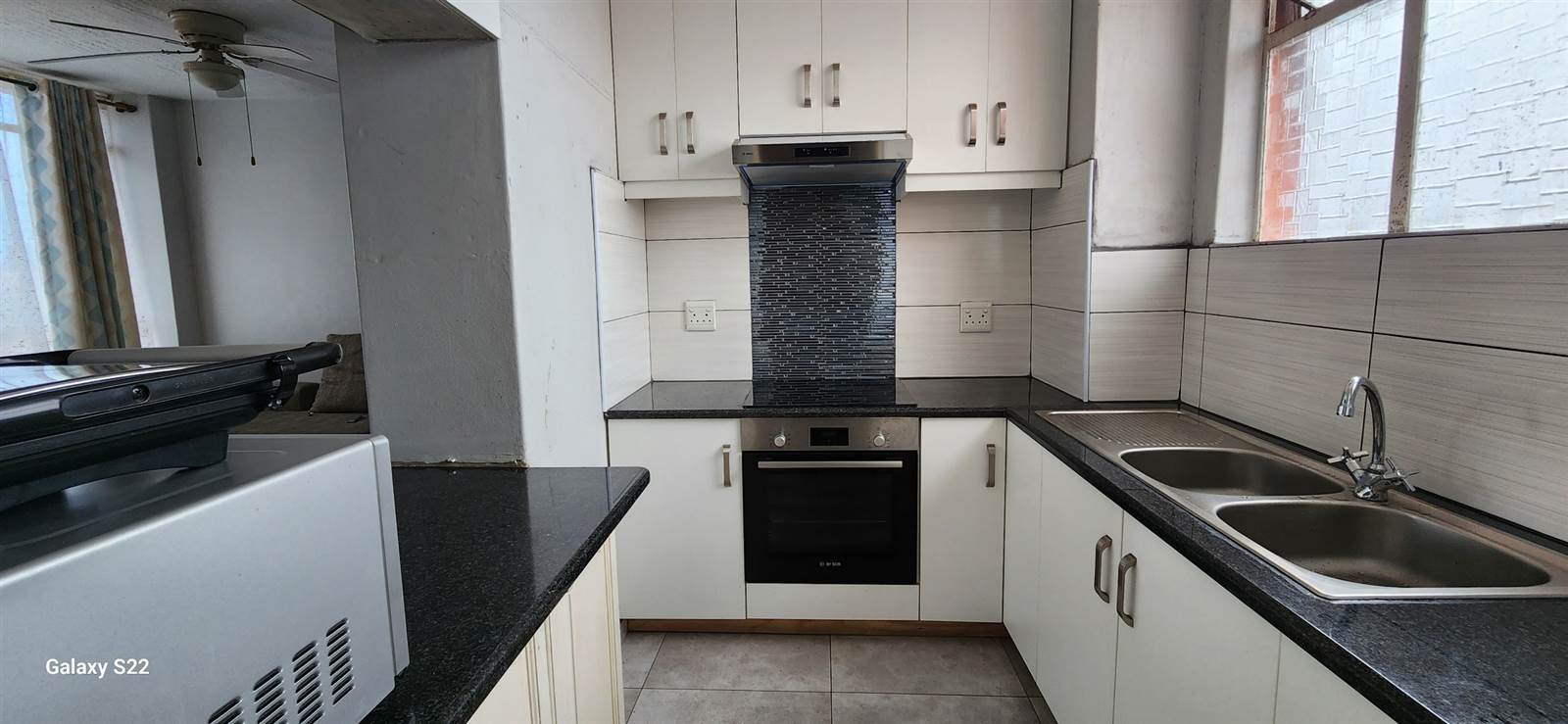 3 Bed Apartment in Bulwer photo number 7