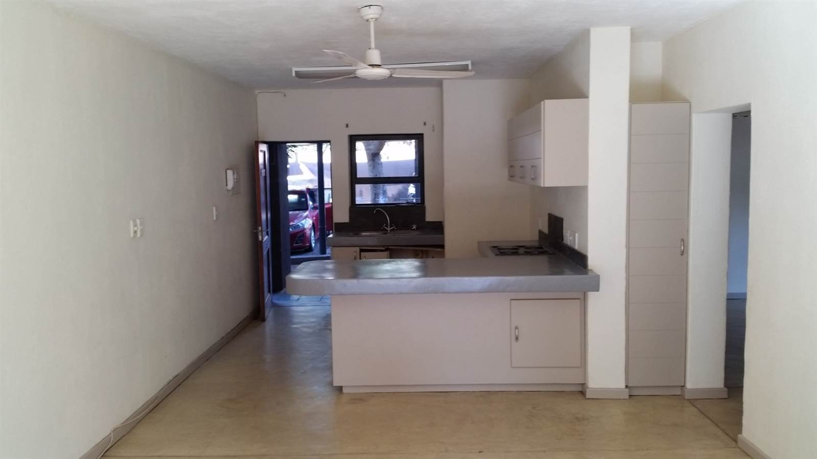 2 Bed Apartment in Hoedspruit photo number 9