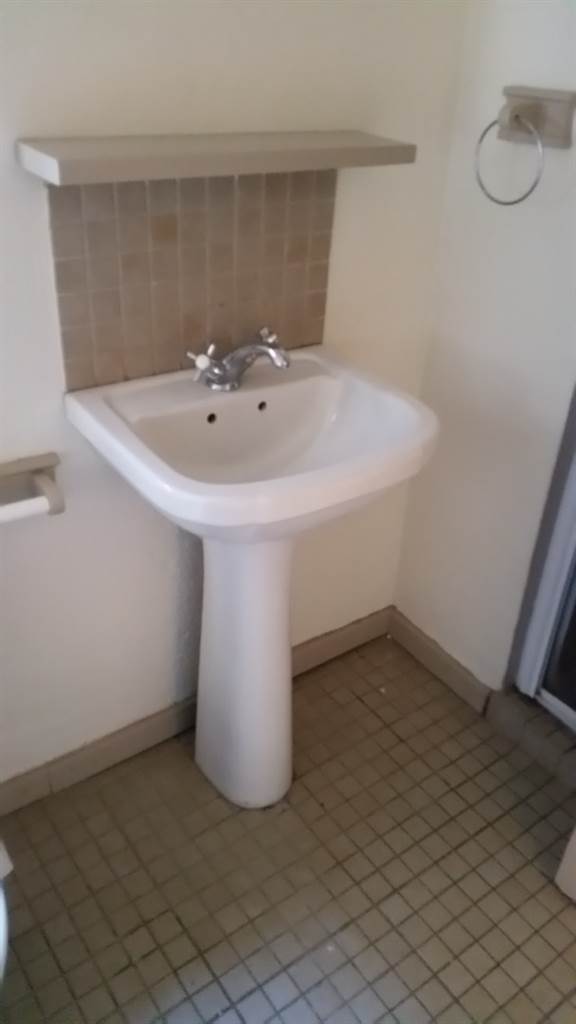 2 Bed Apartment in Hoedspruit photo number 14