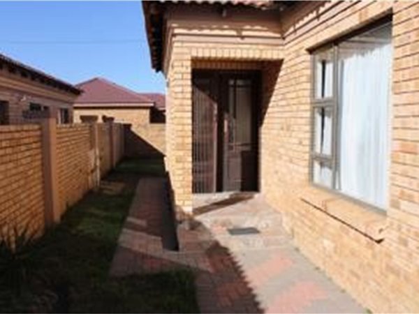 3 Bedroom Townhouse 3 Bedroom Townhouse