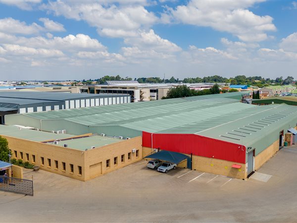 11880  m² Industrial space in Hughes