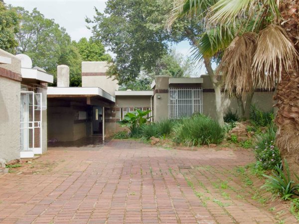 5 Bedroom House 5 Bedroom House