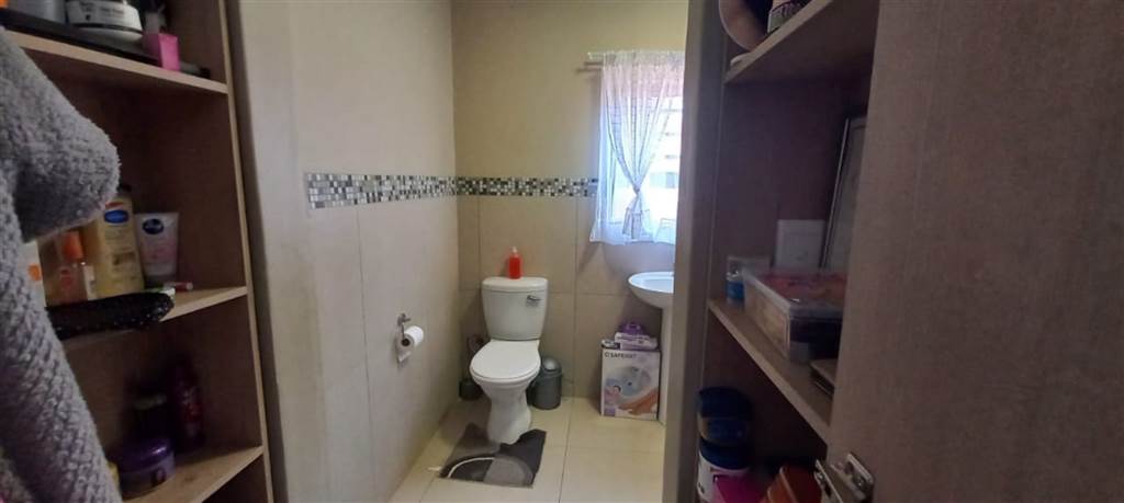 2 Bed Townhouse in Kimberley photo number 14