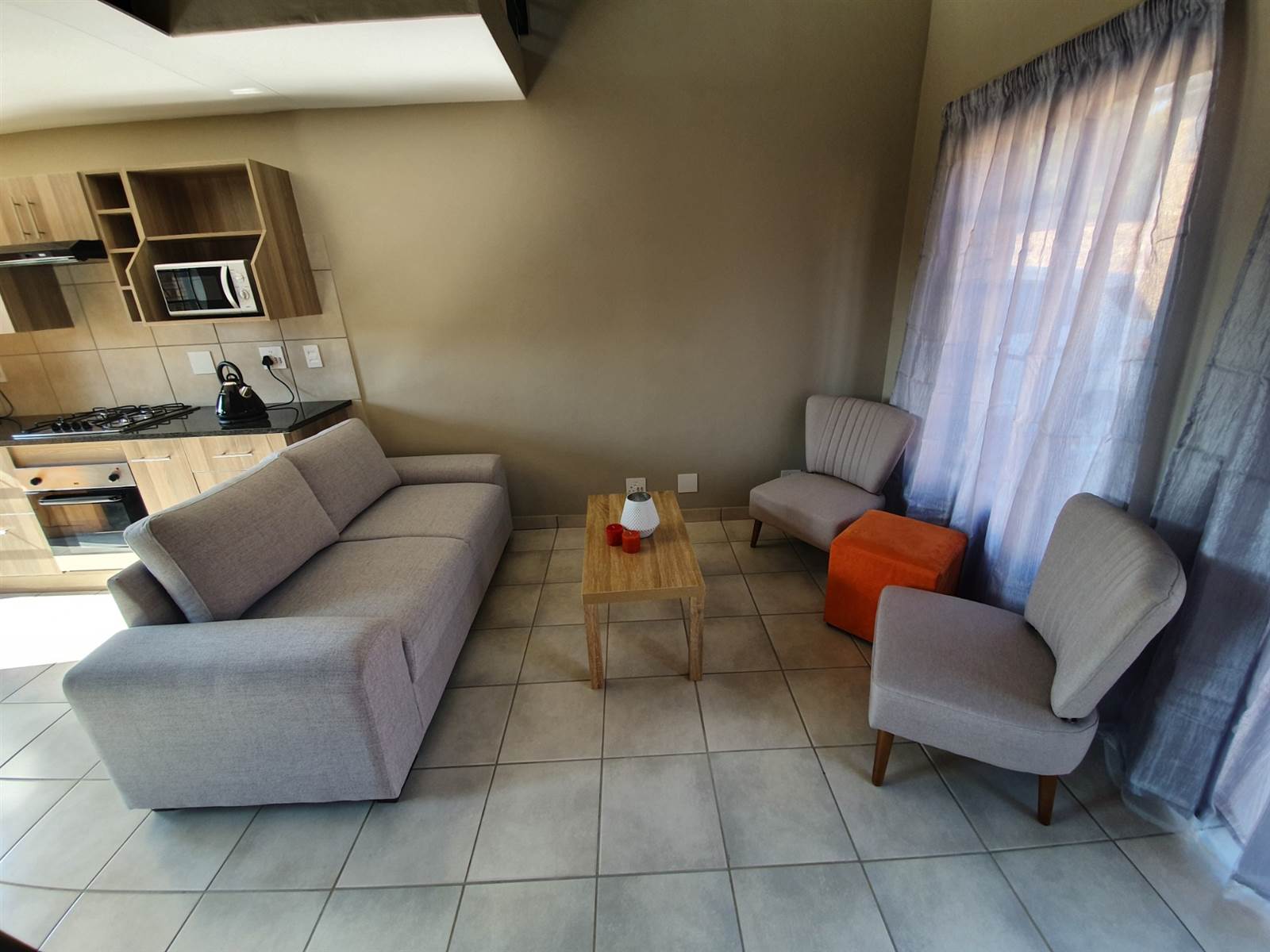 2 Bed Townhouse in Rietfontein photo number 3