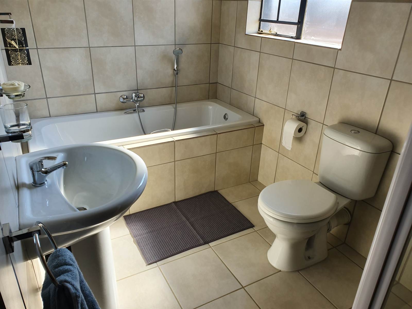 2 Bed Townhouse in Rietfontein photo number 9