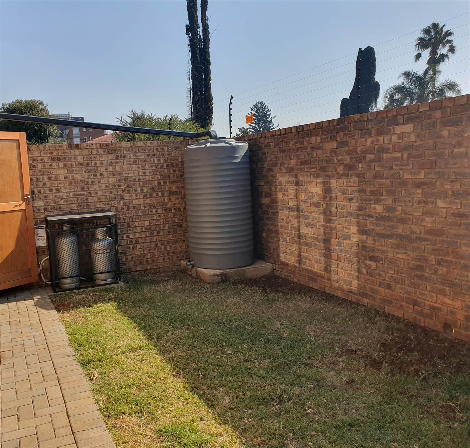 2 Bed Townhouse in Rietfontein photo number 19