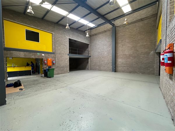 378  m² Industrial space