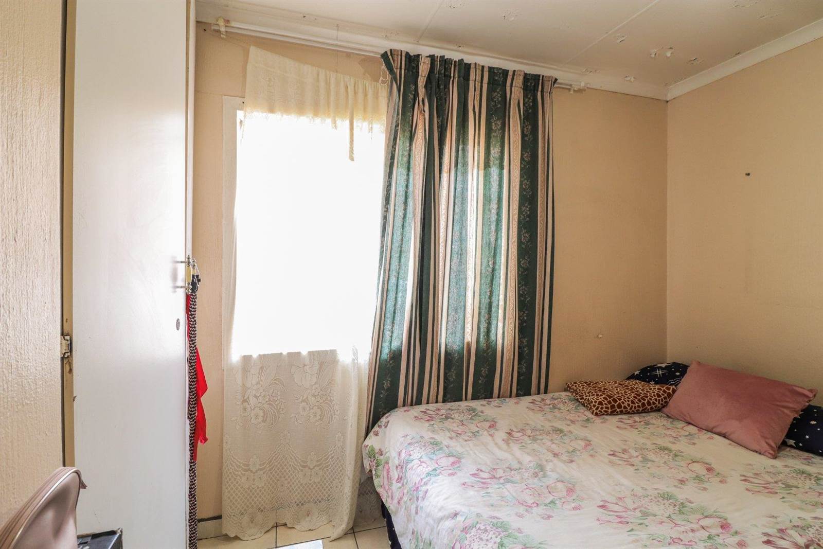 4 Bed House in Lenasia South photo number 11