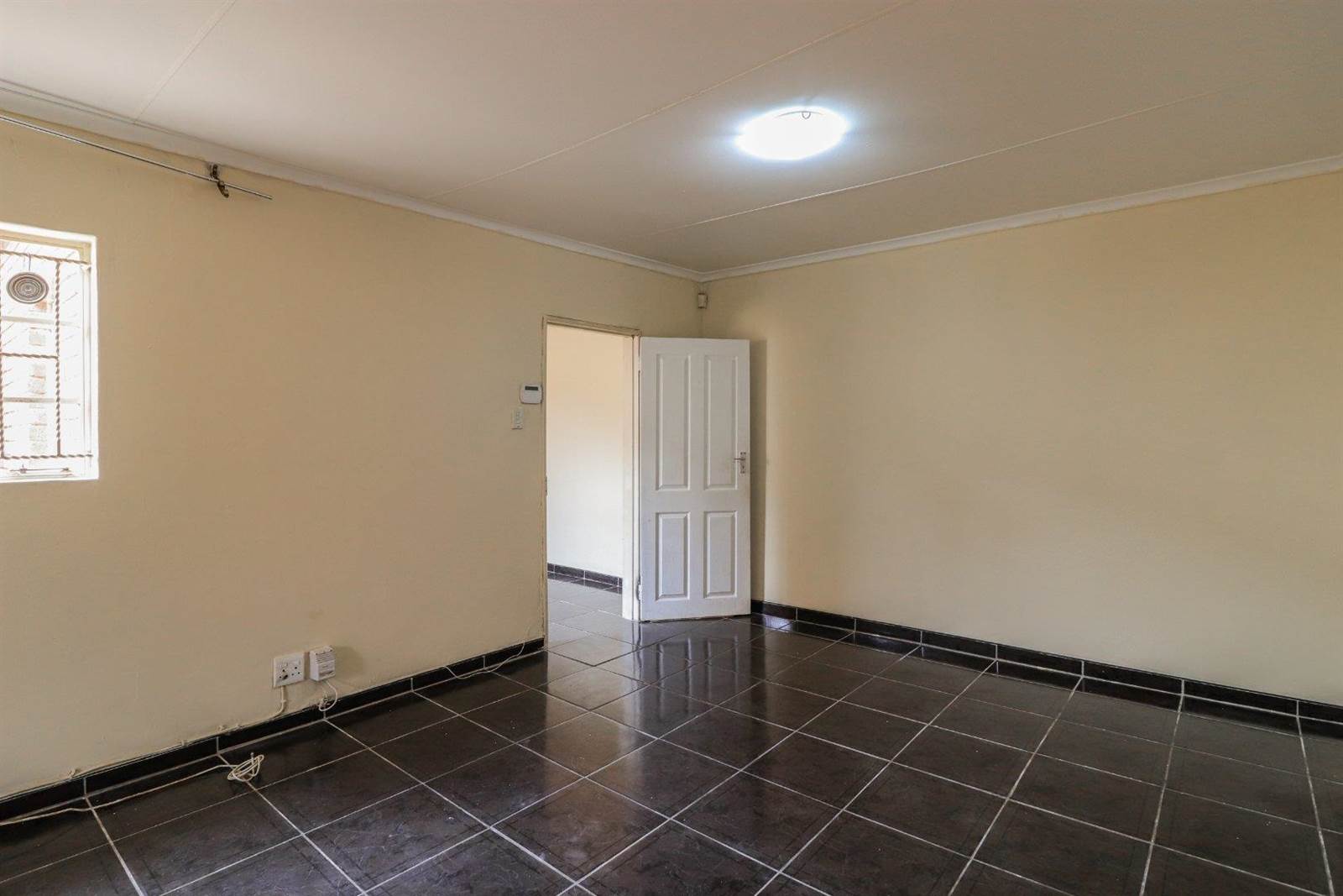 4 Bed House in Lenasia South photo number 23