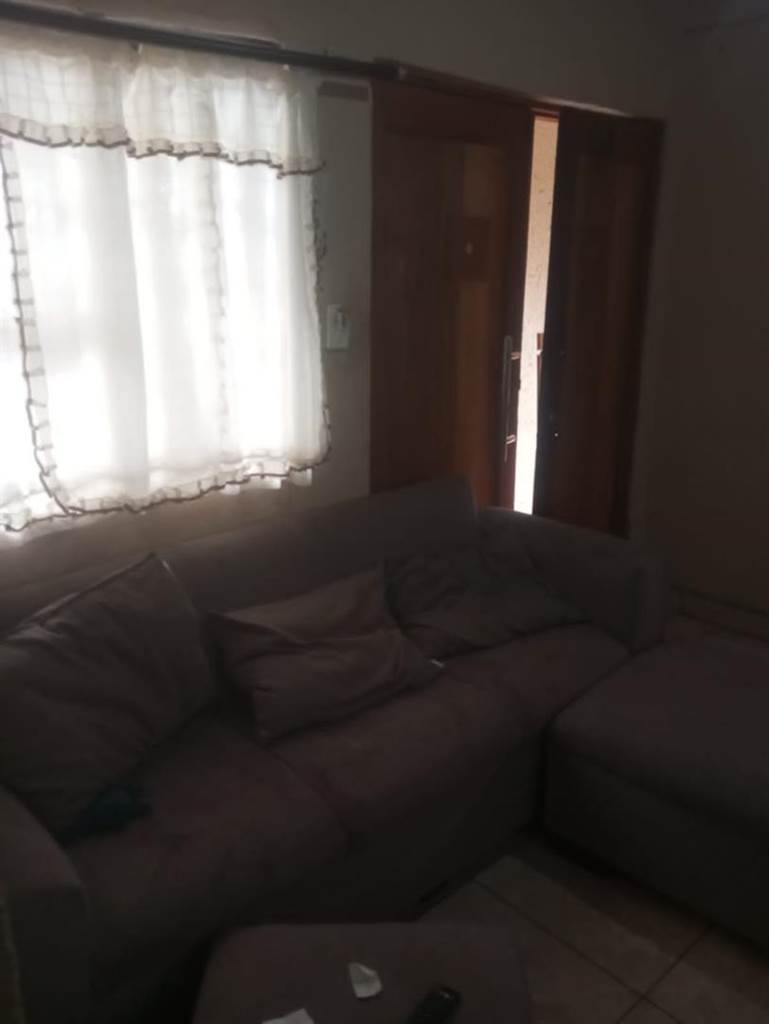 2 Bed House in Soshanguve photo number 13
