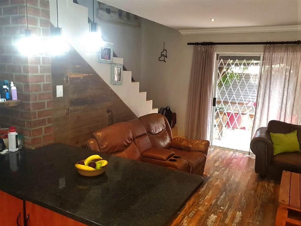 2 Bed Townhouse in Annlin photo number 17