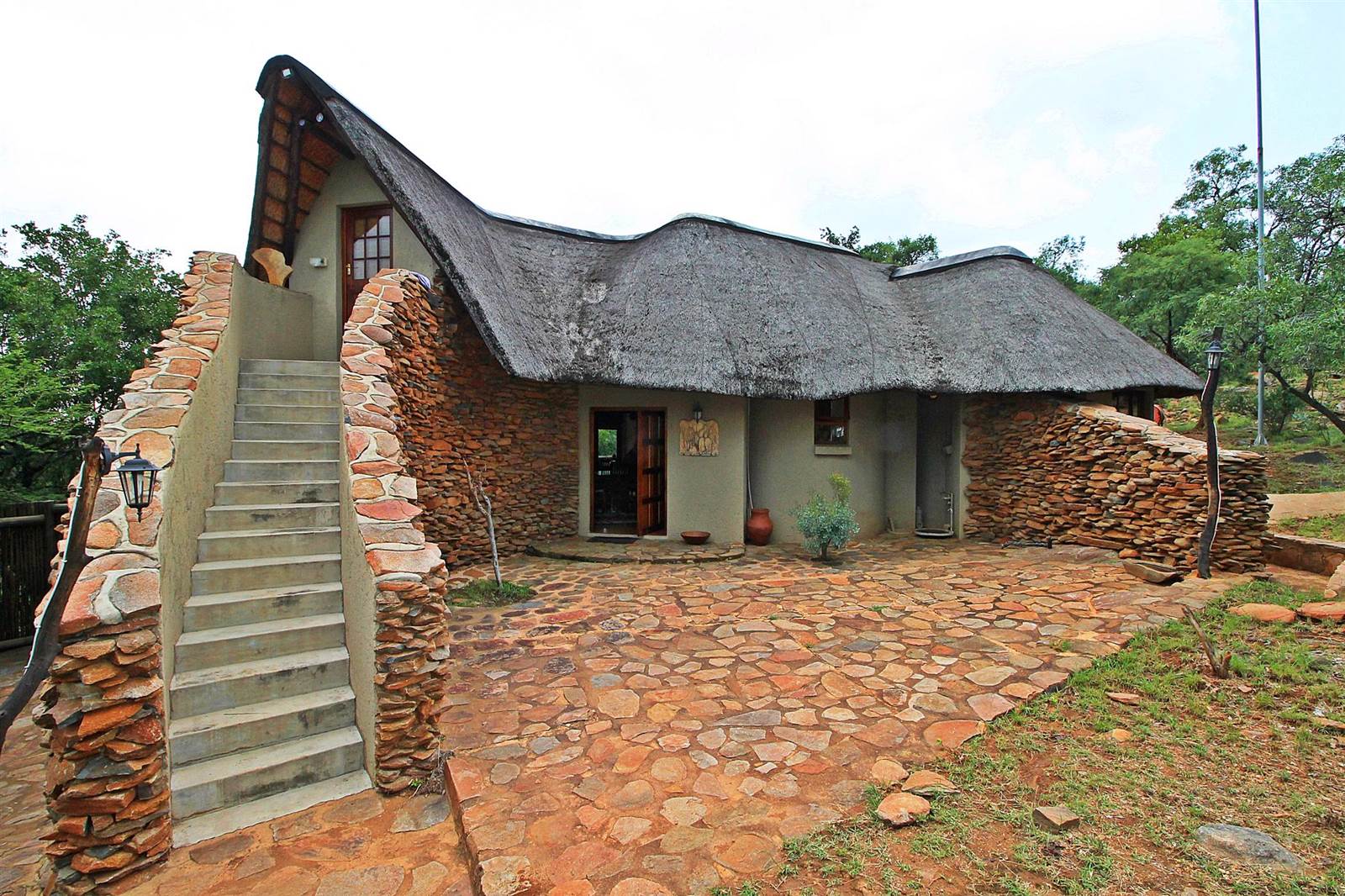 2 Bed House in Lydenburg photo number 2