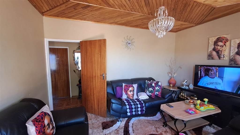 2 Bed House in Mothibistad photo number 5