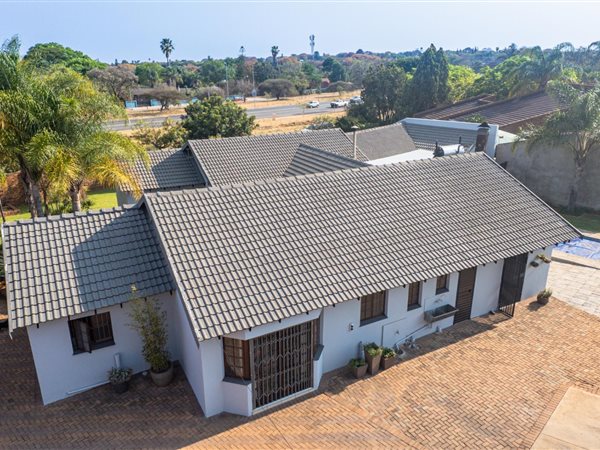 4 Bedroom House 4 Bedroom House