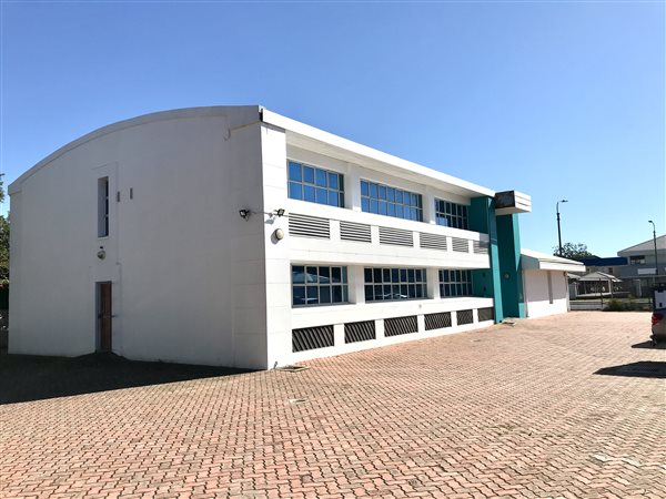 490  m² Commercial space