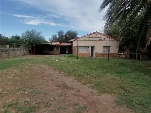 887 m² Land available in Vryburg