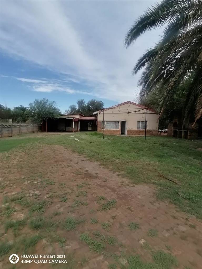 887 m² Land available in Vryburg photo number 1