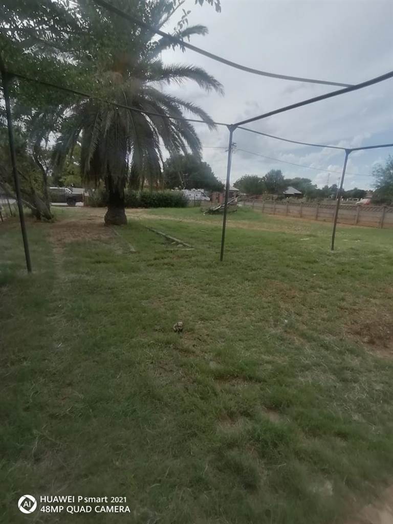 887 m² Land available in Vryburg photo number 2