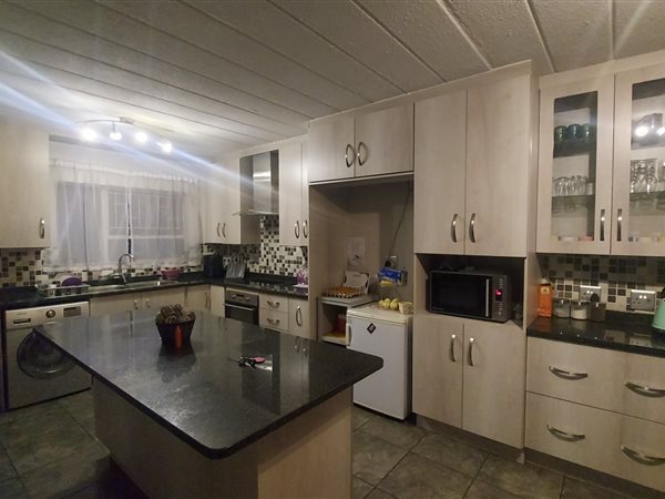 3 Bedroom Townhouse 3 Bedroom Townhouse