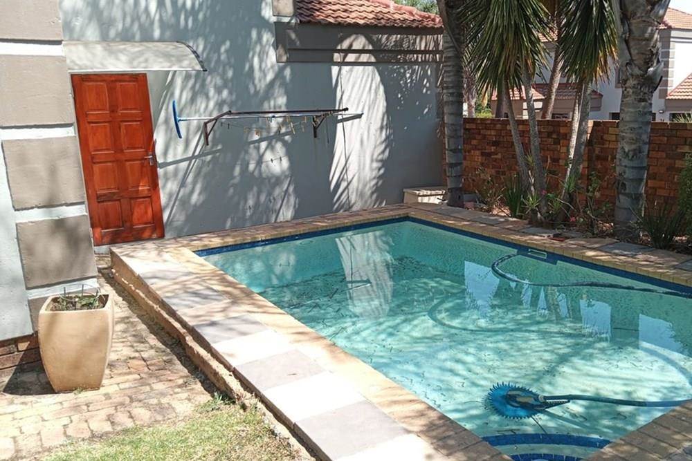 3 Bed Townhouse in Kyalami Hills photo number 9