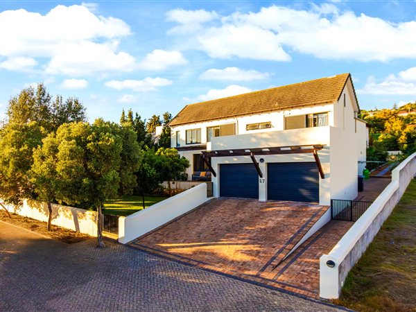 4 Bedroom House 4 Bedroom House