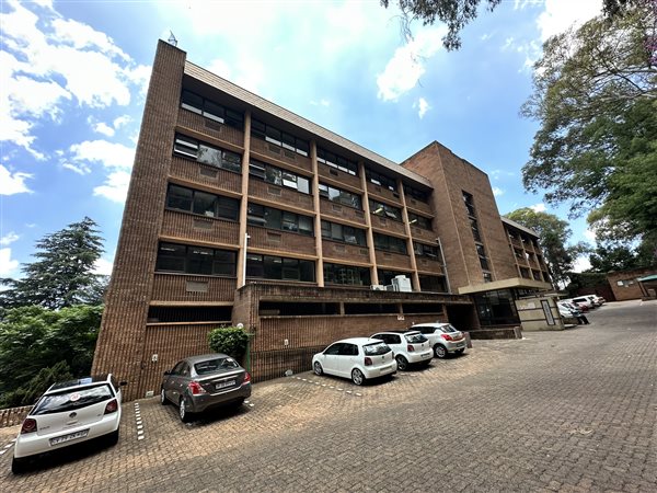 3036  m² Commercial space in Houghton Estate