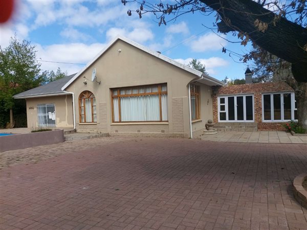 8 Bed House in Balmoral