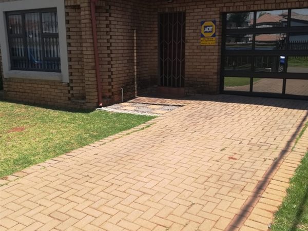 2 Bedroom House 2 Bedroom House