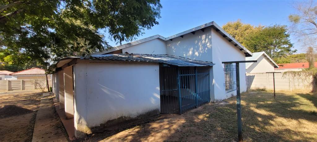 3 Bed House in Modimolle photo number 4